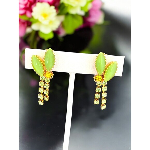 Vintage Rhinestone Earrings Prong Set Crystal Green Navette Gold Tone 8O - Picture 3 of 4